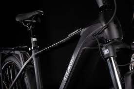 I modsætning til illustrationen leveres dækket med reflekterende strimler! Cube Kathmandu Hybrid Pro 625 Black N White 2020