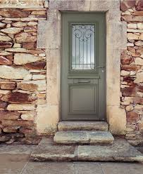 En Optant Pour Une Belle Grille Inseree Dans Un Double Vitrage Vous Faites Le Choix De Laisser Porte Entree Aluminium Porte Entree Vitree Porte Entree Maison