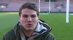 A 20 ans, antoine dupont veut passer un cap à toulouse. Rugby Antoine Dupont Dans L Intimite Du Joueur Du Stade Toulousain Youtube