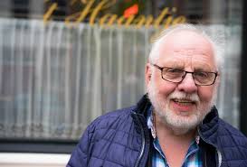 Wij zitten hier al met ons café 't Haantje, vanaf 1957. Ik kwam hier al op  mijn zevende. Mijn vader begon zijn beroep als melkboer. Daarna is hij  samen met mijn moeder