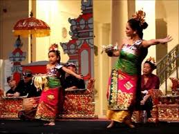 Tari pendet adalah salah satu tarian selamat datang atau tarianpenyambutan yang khas dari bali. Tari Pendet Balinese Dance Youtube