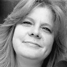 Lisa Pelkey's Instagram, Twitter & Facebook