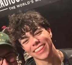 A‌I chat|1v1 Chat with Character Malachi Barton for Free Personalized  Conversations|PolyBuzz