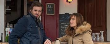 Lise se remet enfin d'une enquête difficile qui s'est mal terminée il y quelque temps, un nouveau meurtre de femme se produit. Le Tueur Du Lac Une Suite De La Serie De Tf1 Avec Julie De Bona Serait Envisagee News Series A La Tv Allocine