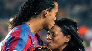 Tổng hợp tin tức, hình ảnh video clip của ronaldinho được cập nhật nhanh 24h hôm nay. Superstar In Trauer Ronaldinhos Mutter Stirbt Nach Covid Leiden N Tv De