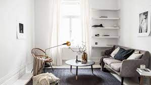 Sofa berwarna gelap atau hitam memberikan kesan modern dan keeleganan tersendiri. Kumpulan Desain Ruang Tamu Serba Minimalis Nggak Neko Neko Tapi Tetap Manis