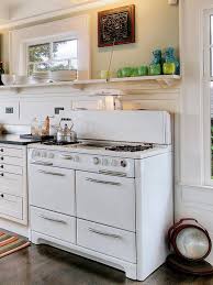 When looking for kitchen decorating ideas, take into consideration which kitchen remodeling ideas inspire you. Remodeling Your Kitchen With Salvaged Items Diy