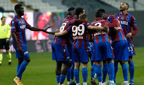 Trabzonspor'un prensip anlaşmasına vardığı 33 yaşındaki kanat oyuncusu gervinho ile 31 i̇talya'dan özel uçakla gelen ve saat 19.45'de trabzon havalimanı'na inen gervinho ile bruno peres. Fatv8n0hoepnum