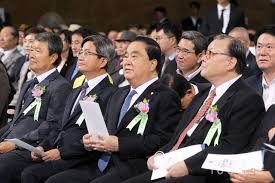 한편 이날 국회는 국회의사당 로텐더홀에서 제헌절 경축실을 열어 문희상 국회의장이 법치주의와 헌법 정신 수호를 다짐하는. ì œí—Œì ˆ í–‰ì‚¬ ì°¸ì„í•œ ë¬¸í¬ìƒ êµ­íšŒì˜ìž¥ í¬í†  ë¹„ì£¼ì–¼ ê¸°ì‚¬ë³¸ë¬¸ ì—¬ì„±ê²½ì œì‹ ë¬¸