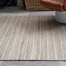 Le sol, notamment le tapis noir uni se complètera sans difficulté à ces murs pour la réussite de la décoration noir et blanc. Tapis Moderne Beige En Jute Et Coton Fait Main Par Ligne Pure