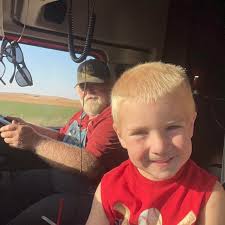 Rooster without spurs and doesn't crow