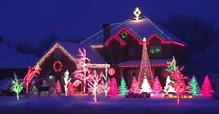 You Ll Be Floored When You See What This Family Did To Their House Christmas Light Show Christmas Lights Best Christmas Lights