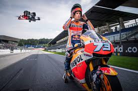 August 2021 findet das zweite rennen der königklasse des motorradrennsports statt. Duell Um Den Spielberg Renn Drohne Vs Motogp Bike Motorradreporter