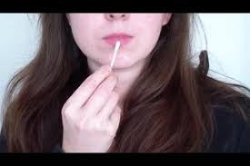 Pickel an der lippen werden unterschiedlich eingeschätzt und haben verschiedene ursachen. Video Pickel An Der Lippe Was Tun