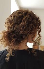 An elegant crown braid is one of the best curly hair hairstyles for any sophisticated event! Easy Hairstyles For Naturally Curly Hair