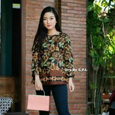 Semua orang sudah kenal bahkan pernah menggunakan batik. Toko Online Baju Batik Wanita Terbaru Shopee Indonesia Model Pakaian Perempuan Batik