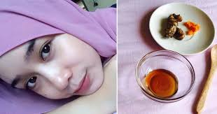 Namun, perlu diingat bahwa cara menghilangkan flek hitam secara alami di bawah ini mungkin masih membutuhkan penelitian lebih lanjut guna membuktikan keefektifannya. Diy Skrub Bibir Dari Madu Kunyit Rawat Bibir Hitam Kering Jadi Merah Pink Vanilla Kismis