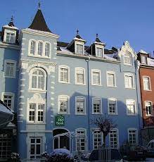 He became a british subject in 1892 and was chairman of speyer brothers, the british branch of the speyer family's international finance house, and a partner in the german and american branches. Datei Pfd Bank Speyer Jpg Wikipedia
