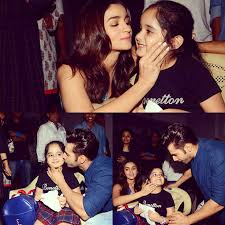 Check Out Alia Bhatt And Varun Dhawan Make A Cute Little Fan S Day During Badrinath Ki Dulhania S Promotions Bollywood News Bollywood Hungama Alia bhatt and varun dhawan have shared a special post for their movie kalank.
