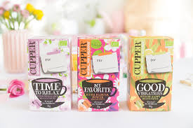 Eine wellness box lässt sich perfekt an den zu beschenkenden oder die zu beschenkende anpassen und beinhaltet im idealfall dinge, die sich bestens für ein bisschen home spa action eignen. Diy Geschenk Idee Wellness Set Mit Diy Teetasse Und Zitronen Badebomben Verlosung Mein Feenstaub