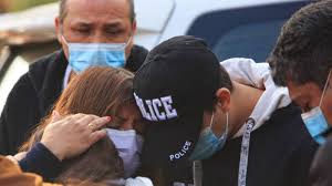 El caso del homicidio de la joven inspectora de la pdi, valeria vivanco caru, ocurrido en junio recién pasado en la comuna de la granja, vivió otro capítulo este miércoles, al conocerse la suspensión de tres efectivos de la policía de investigaciones por su eventual responsabilidad en el hecho. Padres De Funcionaria Pdi Asesinada En La Pintana La Vamos A Enterrar Como Un Martir De La Institucion Con Dolor Pero Con Orgullo Chilevision