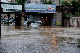 Possibili trombe d'aria l'allarme è scattato alle 14 di oggi, giovedì 8 luglio, e continuerà fino alle 3 di venerdì 9 luglio Milano Maltempo E Violenti Temporali Esonda Il Seveso Allagata La Periferia Traffico In Tilt Rai News