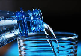 Alcoolul poate scădea tensiunea arterială, astfel încât persoanele cu tensiune arterială scăzută ar trebui să evite consumul excesiv de alcool. 4 Lichide Ce Pot Scadea Rapid Tensiunea Arteriala