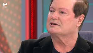O cantor marco paulo, que lutava contra um cancro na mama está livre da doença. Marco Paulo Desaba Em Lagrimas Ao Falar Sobre Cancro Da Mama