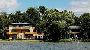 Ein haus zu kaufen ist eine mögliche alternative zur miete. Hotel Badehaus Bewertungen Fotos Neubrandenburg Tripadvisor