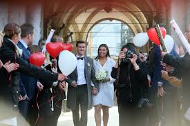 Simon Zoller Laura Wontorra Die Schonsten Bilder Von Der Hochzeit Express De