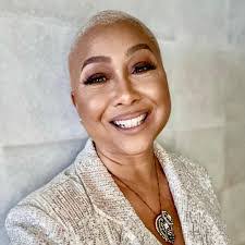 Melanie Pratt's Instagram, Twitter & Facebook