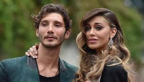 Nonostante sui social non ci sono foto di loro due insieme, in particolar modo su instagram hanno deciso di seguirsi a vicenda. Belen Rodriguez E Antonino Spinalbese Il Bacio Su Instagram E Il Piu Romantico Dilei