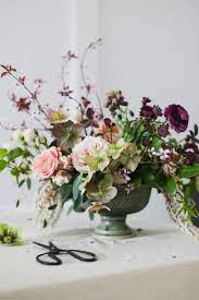 Design Tastemakers Reveal Their Favorite Fall Flower Arrangements Fall Flower Arrangements Flower Arrangements Church Flower Arrangements