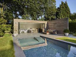 modern poolhouse in hardhout padoek pool house moderne en bois exotique padouk tuin zwembad zwembadhuisje tuinhuizen
