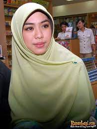 1,711,108 likes · 572 talking about this. Galeri Foto Oki Setiana Dewi Foto Terbaru Foto Populer Kapanlagi Com Gaya Hijab Wanita Jilbab Cantik
