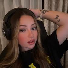 Ashlyn Rivers (@ashlynd_ray)