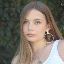 Maxine Gibson's Instagram, Twitter & Facebook