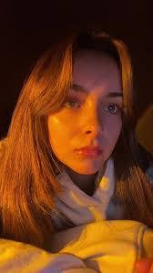 Sarah Swinton's Instagram, Twitter & Facebook