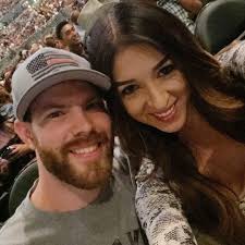 How to report an abandoned car in Eastvale?