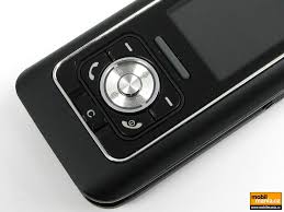 LG M6100: malá vysouvací MP3 tyčinka ...