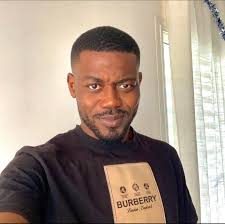 Que oooh j'ai refusé de prendre l'argent de Nbienou et pourtant je n'ai eu  aucun scrupule à prendre celui de monsieur Siantou ( ce patronyme n'a rien  à voir avec l'homme