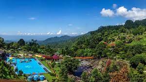 Baturraden adalah objek wisata alam yanga sangat terkenal di purwokerto, jawa terletak di sebelah utara kota purwokerto tepatnya di lereng sebelah selatan gunung. Pesona Buken Destinasi Keren Di Purwokerto Indonesia Traveler