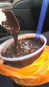 Campur milo bubuk dengan susu kental manis cokelat dan air. Namakucella Ais Kepal Milo Cheras Kl