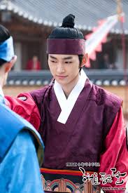 The moon that embraces the sun. Moon Embraces The Sun Honeyinagoldpot