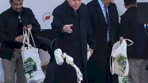 Şeffaflık diyen yavaş kendi partisinden olmayan belediyelere eziyet ediyor! Erdogan I Uzduler 200 Gram Cay Dagittigi Mitingde Kavga Cikti Kartal 24
