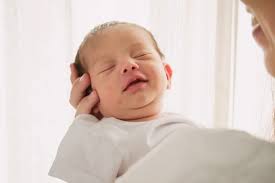 Cari, Martin y ahora con su pequeño Agusto . . Juntitos en la intimidad de  su hogar llenando de amor cada rincón 💫