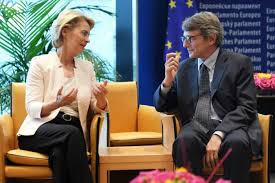 Prior to her current position, she served in the cabinet of germany from 2005 to 2019, holding successive positions in angela merkel's cabinet, serving. Ursula Von Der Leyen Merkel Loyalist Mother Of Seven