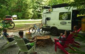 In 2017, we built stables that allow you to board your horses overnight while you stay with us. Mckenzie River Camping Horse Creek Lodge