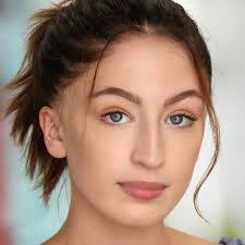 Eve Olsen's Instagram, Twitter & Facebook