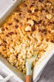 Despite the stress of apartment hunting, mine is ending on a good note with this delicious gruyère and white cheddar mac and cheese! Mac And Cheese With Bacon This Is Not Diet Food